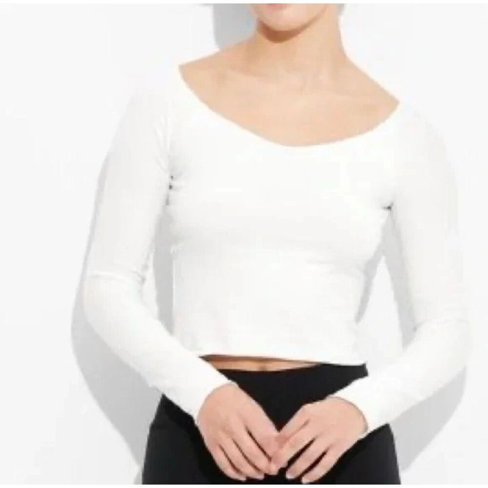 Wild Fable Shirt Women's  White Long Sleeve V-Neck Cropped T-Shirt Size Medium